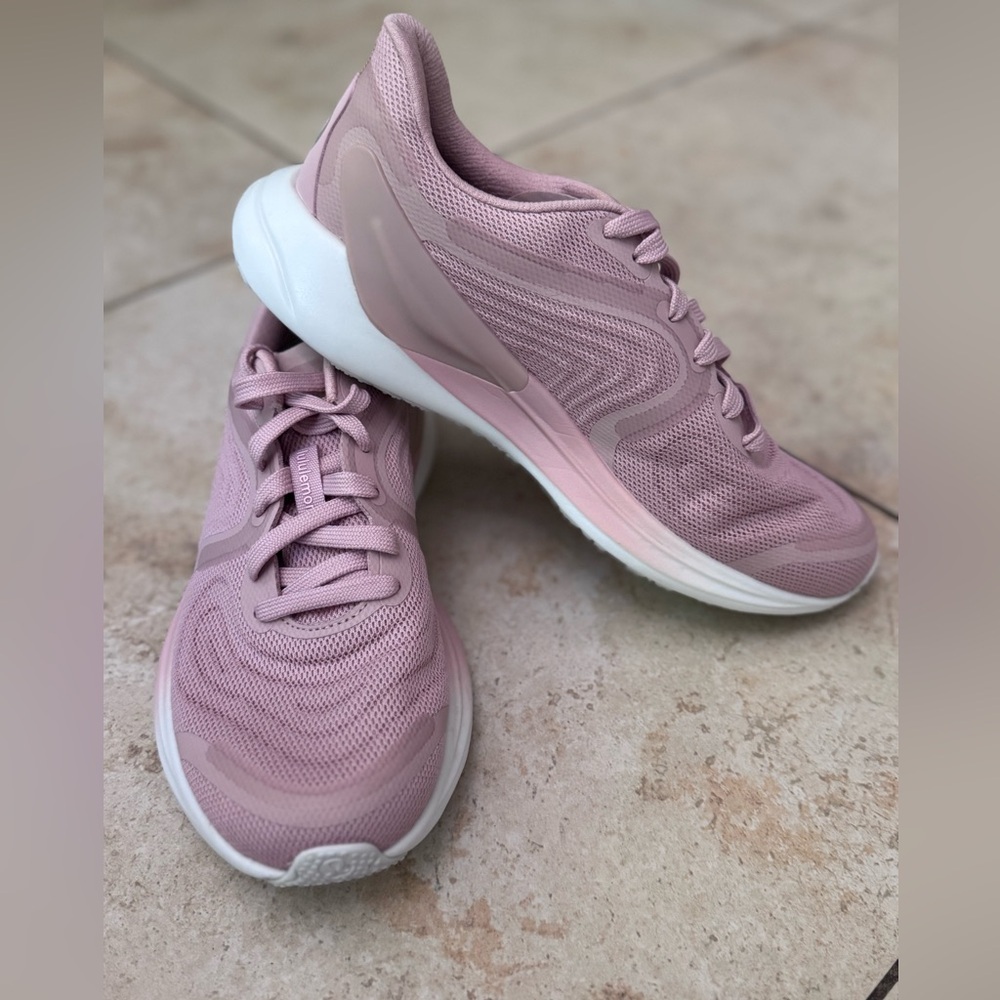 NWOT Lululemon Women's Blissfeel 2 Running Shoe